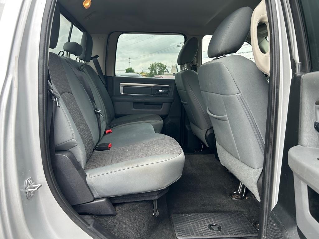 RAM 1500 SLT Crew Cab SWB 4WD 2016