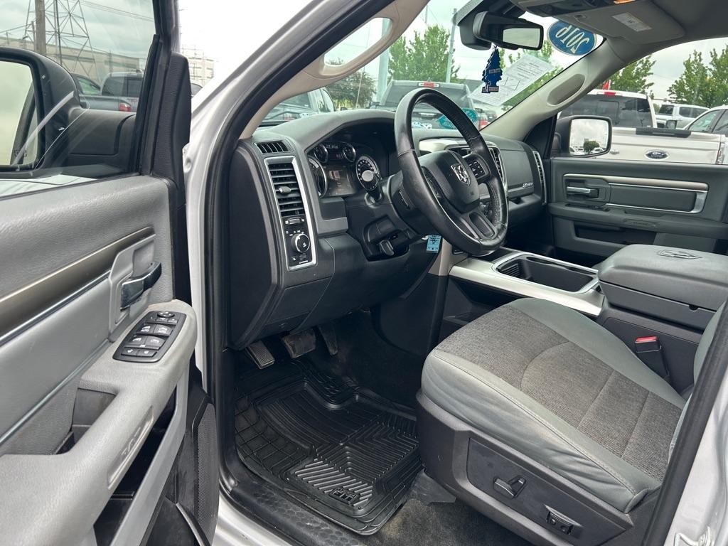 RAM 1500 SLT Crew Cab SWB 4WD 2016