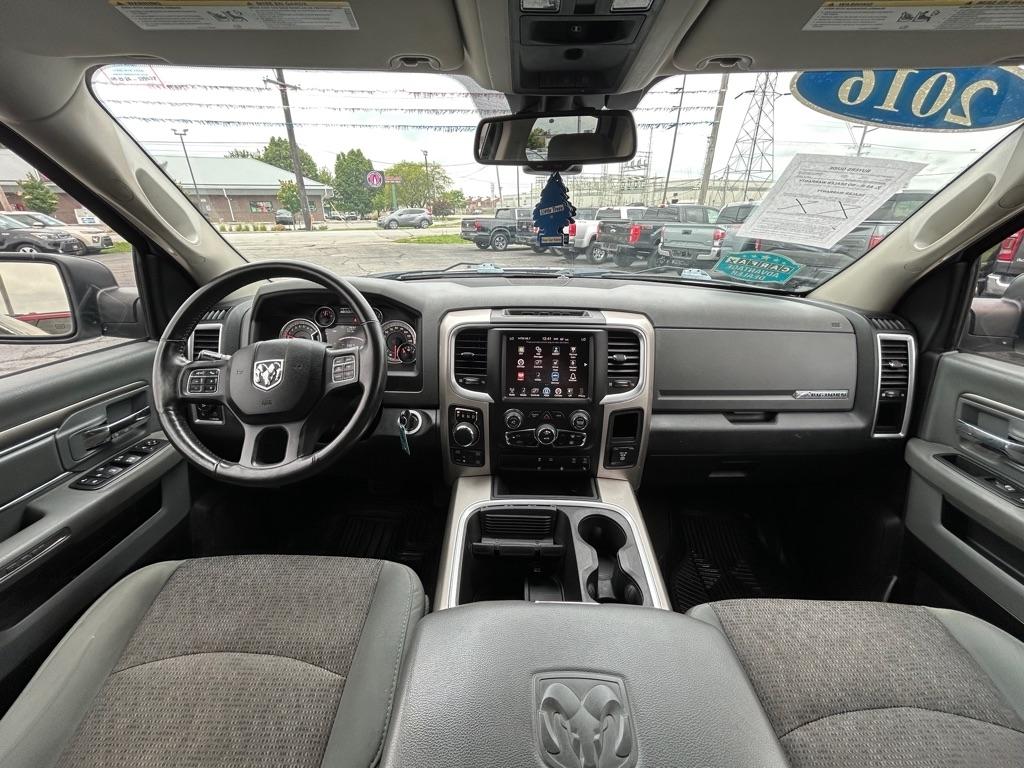 RAM 1500 SLT Crew Cab SWB 4WD 2016