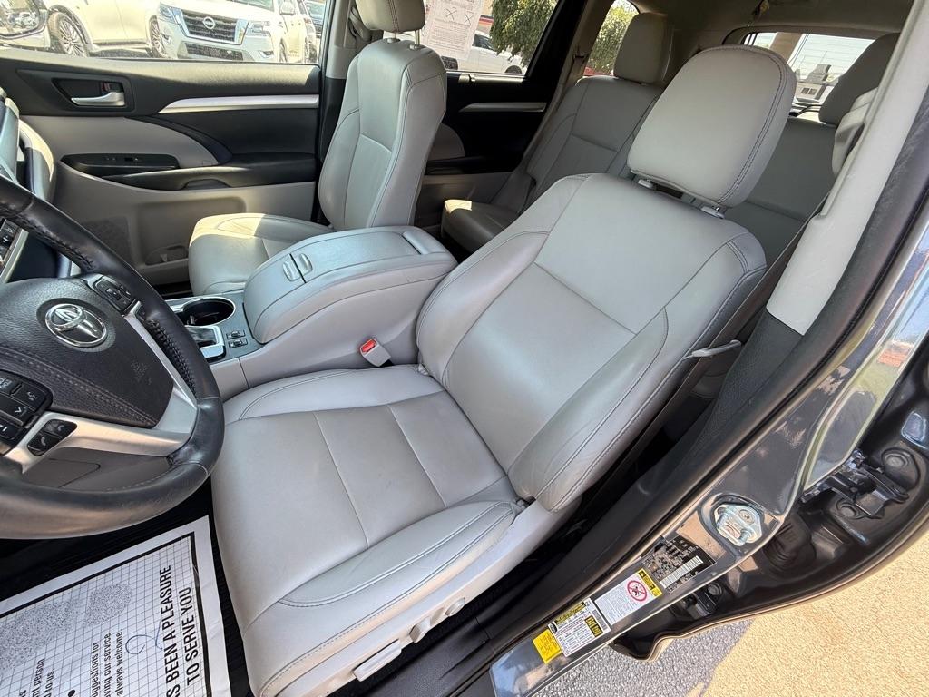 Toyota Highlander SE AWD V6 2019