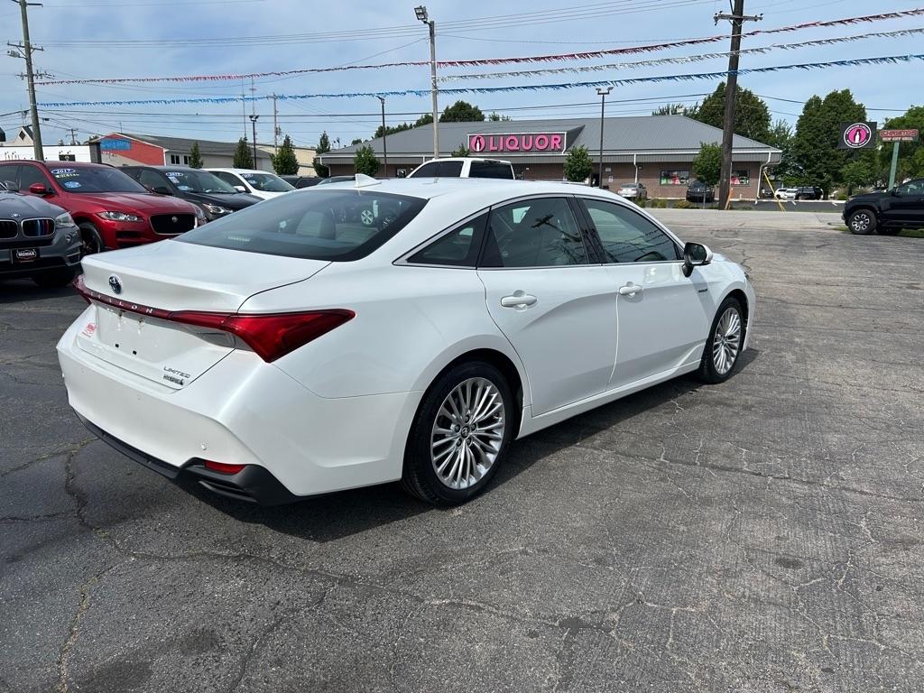 Toyota Avalon Hybrid XLE 2019