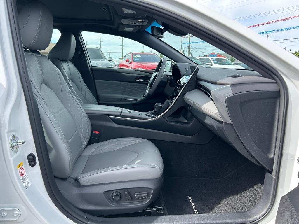 Toyota Avalon Hybrid XLE 2019