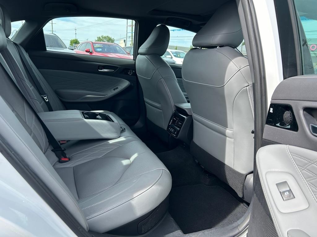 Toyota Avalon Hybrid XLE 2019