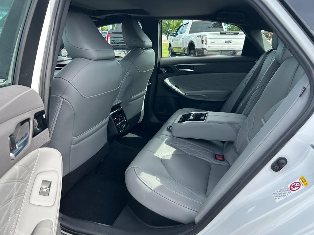 Toyota Avalon Hybrid XLE 2019