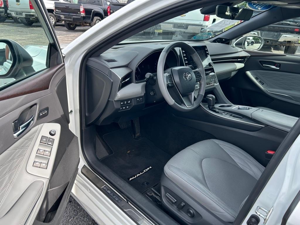 Toyota Avalon Hybrid XLE 2019