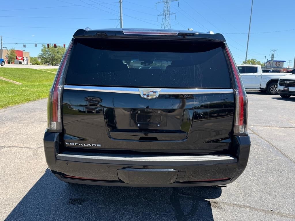Cadillac Escalade Luxury 4WD 2017