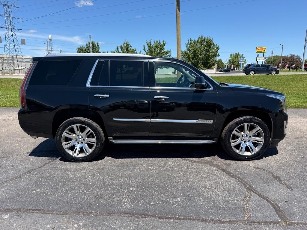 Cadillac Escalade Luxury 4WD 2017