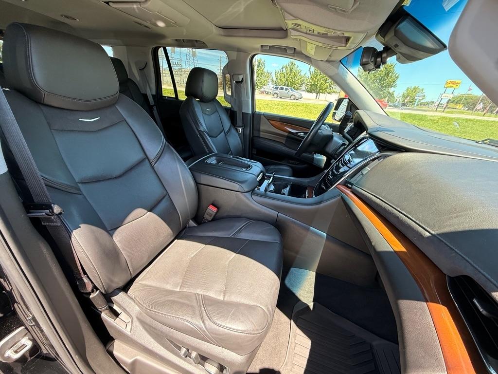Cadillac Escalade Luxury 4WD 2017