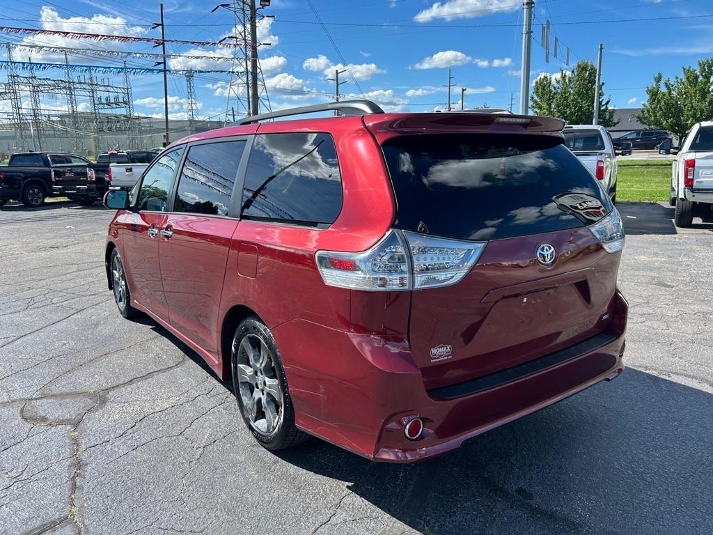 Toyota Sienna SE FWD 8-Passenger FWD V6 2016