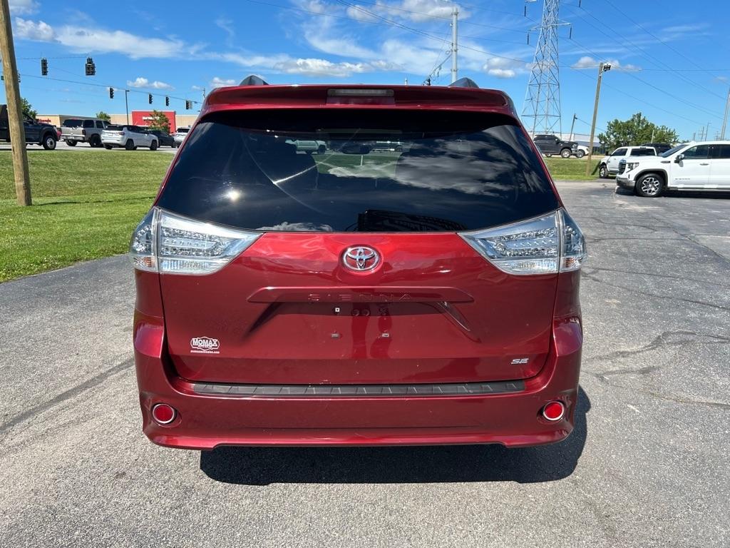 Toyota Sienna SE FWD 8-Passenger FWD V6 2016