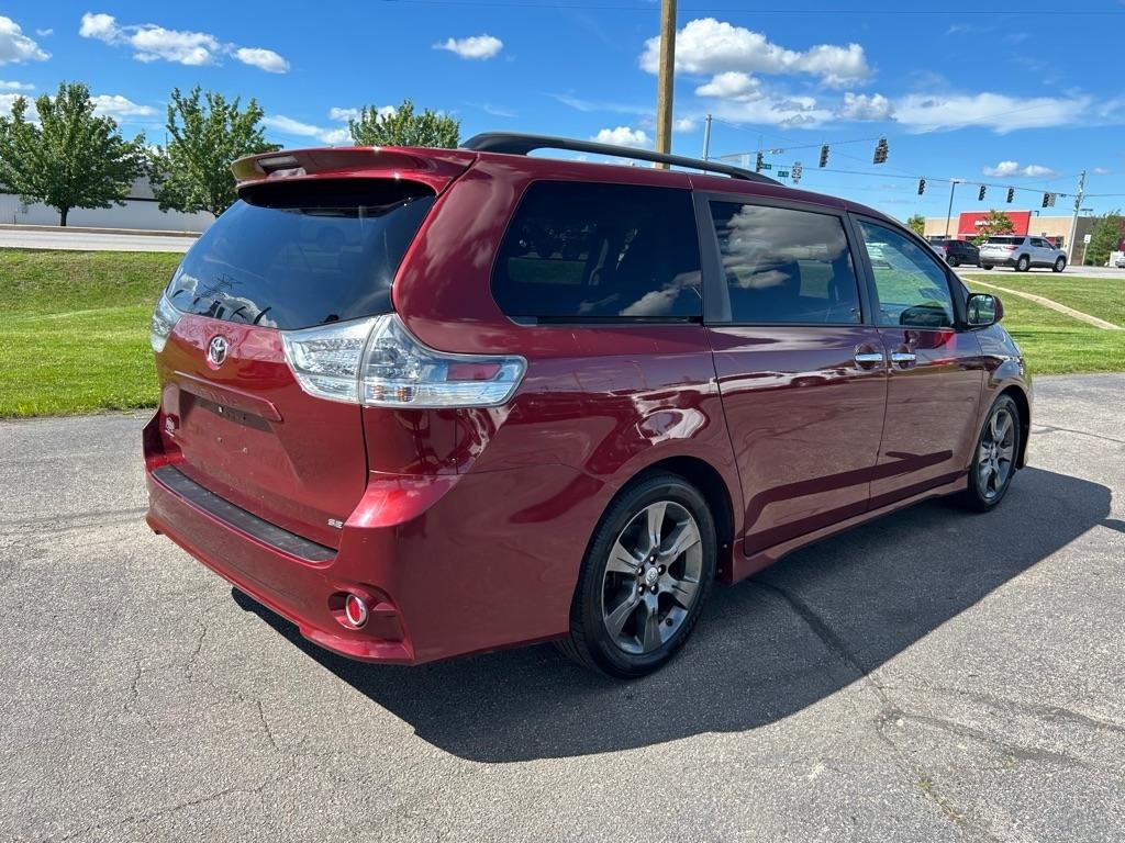 Toyota Sienna SE FWD 8-Passenger FWD V6 2016