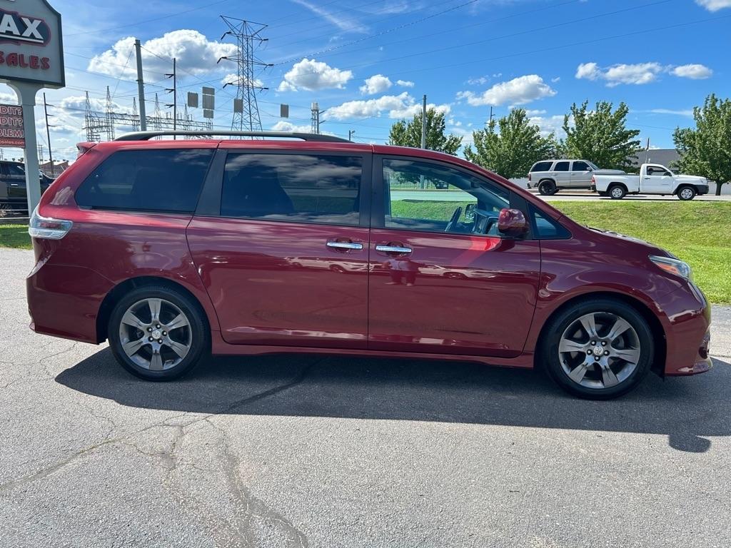 Toyota Sienna SE FWD 8-Passenger FWD V6 2016