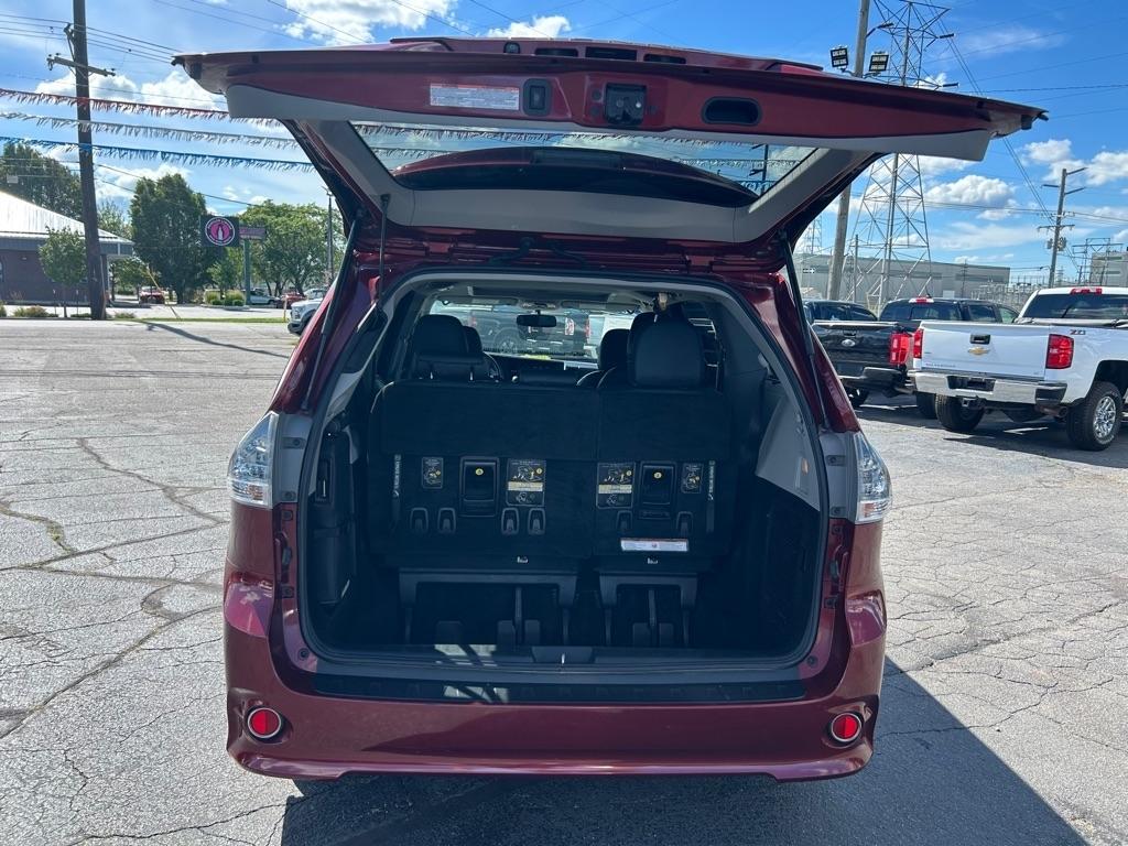 Toyota Sienna SE FWD 8-Passenger FWD V6 2016