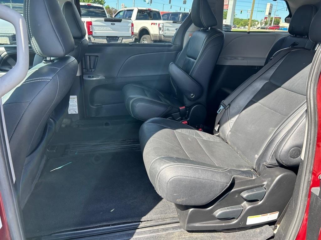 Toyota Sienna SE FWD 8-Passenger FWD V6 2016