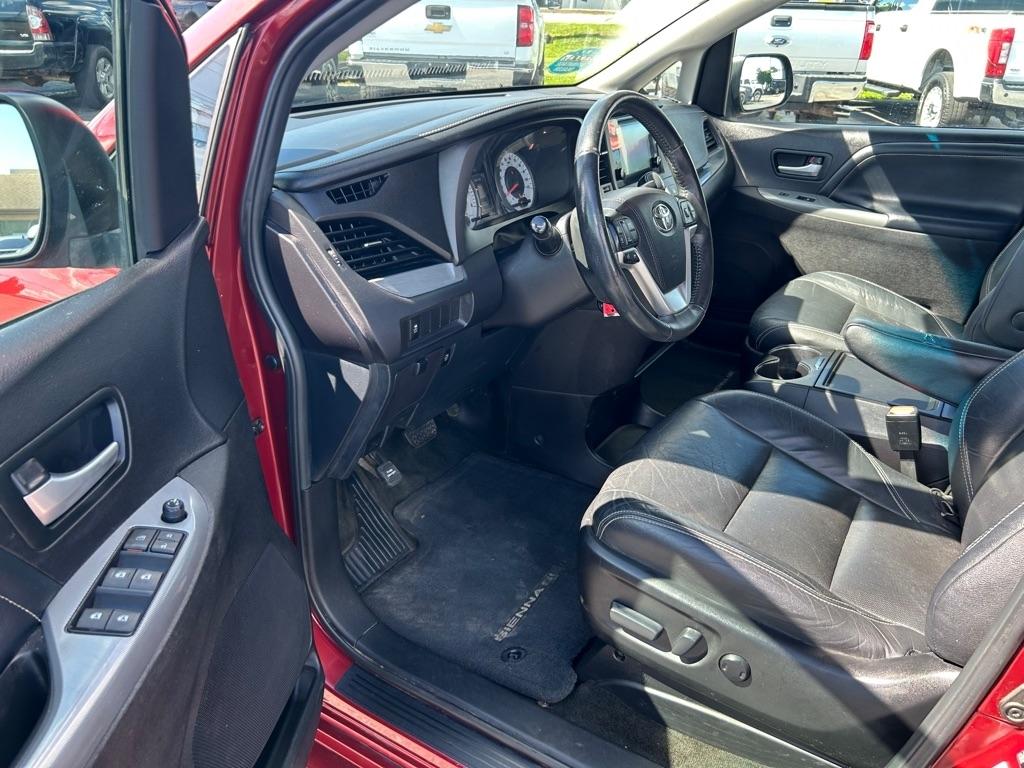 Toyota Sienna SE FWD 8-Passenger FWD V6 2016