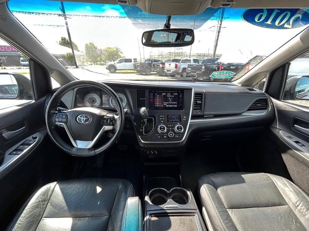Toyota Sienna SE FWD 8-Passenger FWD V6 2016