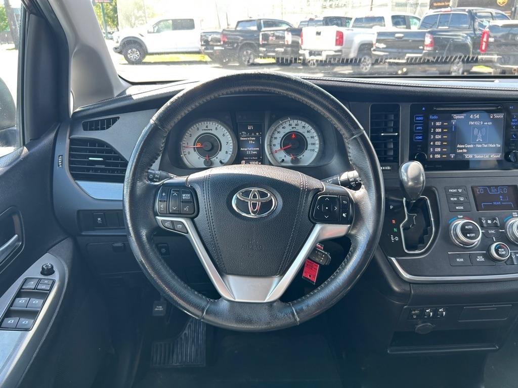Toyota Sienna SE FWD 8-Passenger FWD V6 2016