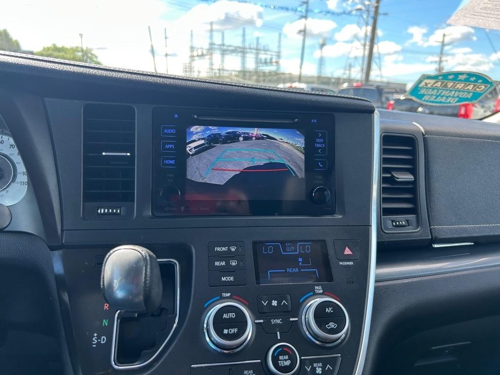 Toyota Sienna SE FWD 8-Passenger FWD V6 2016