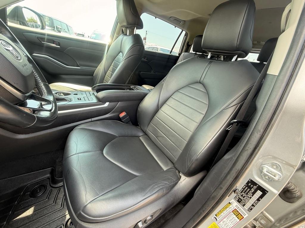 Toyota Highlander XLE AWD V6 2021