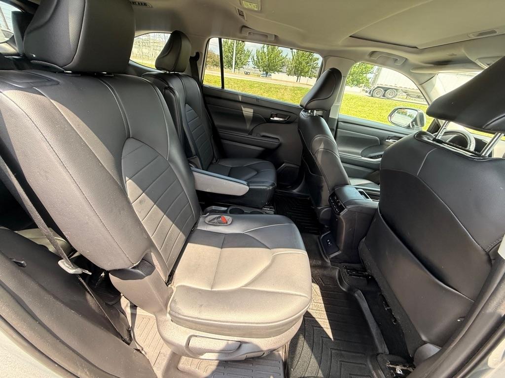 Toyota Highlander XLE AWD V6 2021