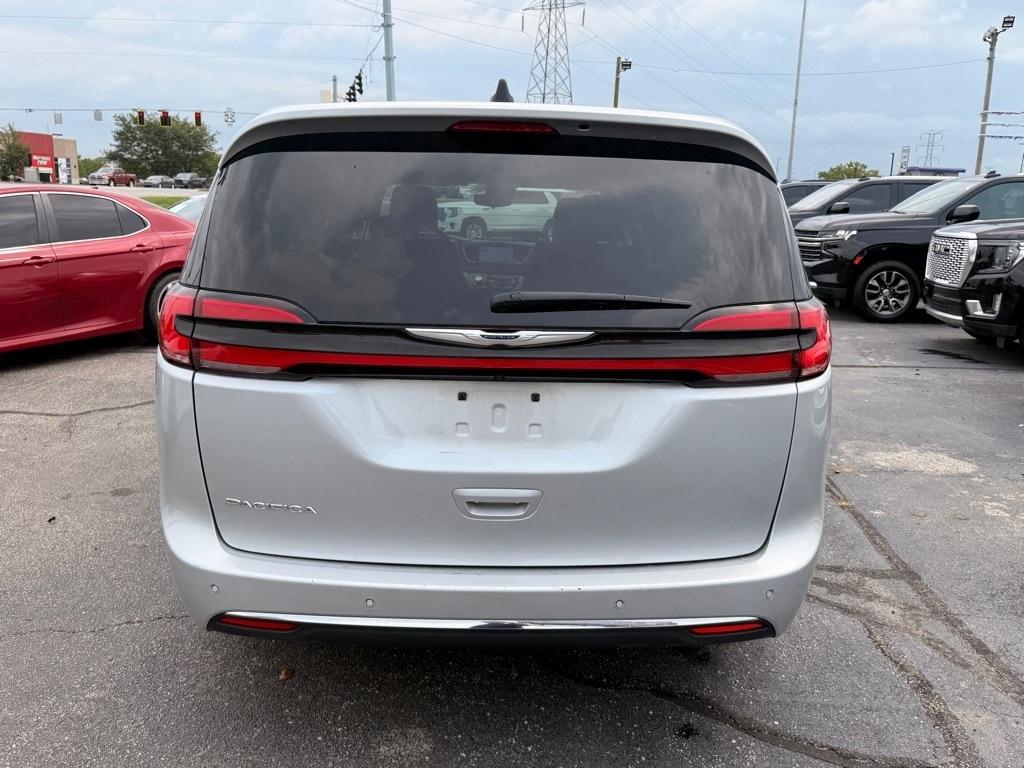 Chrysler Pacifica Touring L 2024