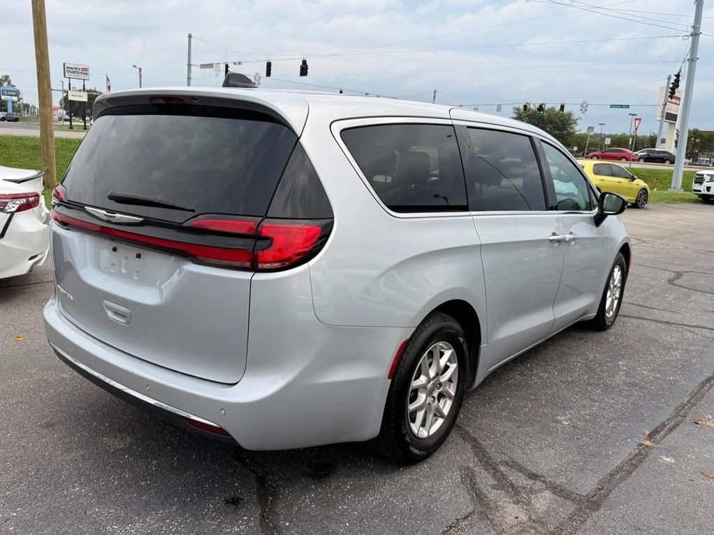 Chrysler Pacifica Touring L 2024