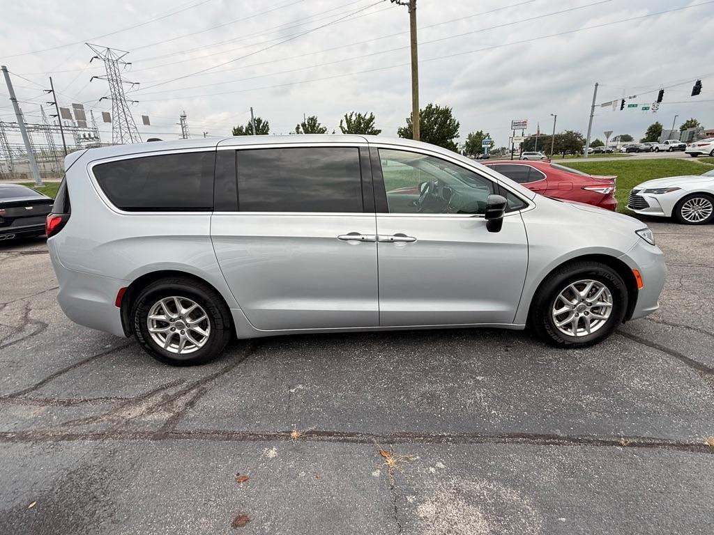 Chrysler Pacifica Touring L 2024