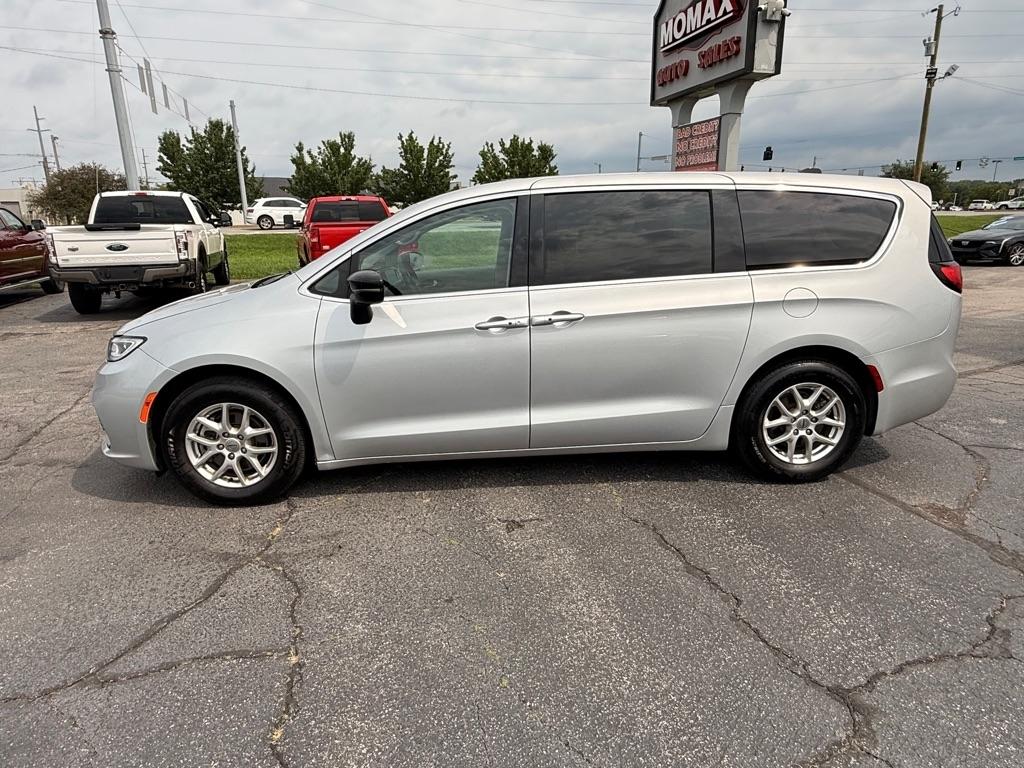 Chrysler Pacifica Touring L 2024