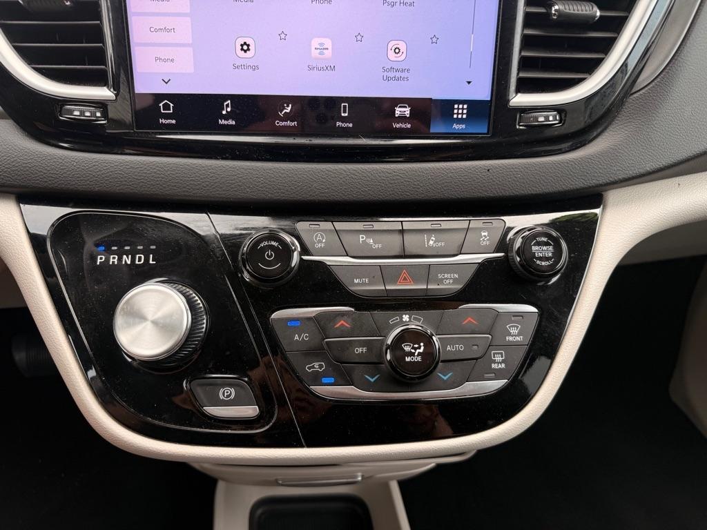 Chrysler Pacifica Touring L 2024