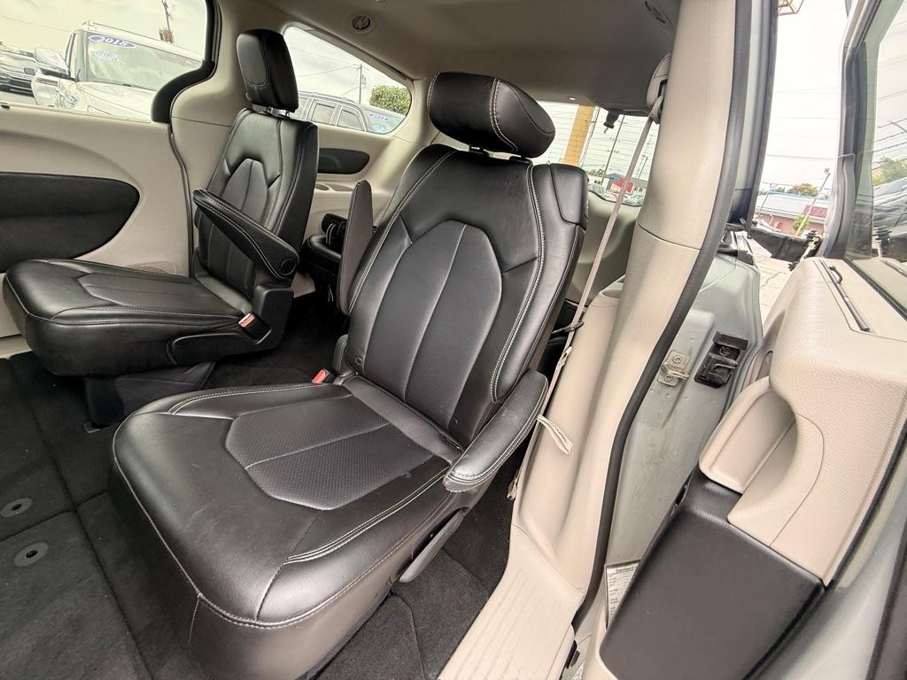 Chrysler Pacifica Touring L 2024