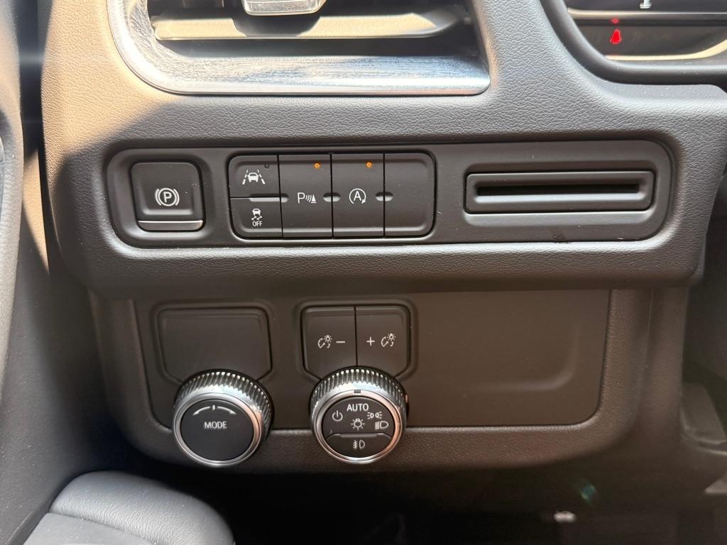GMC Yukon SLT 2WD 2024