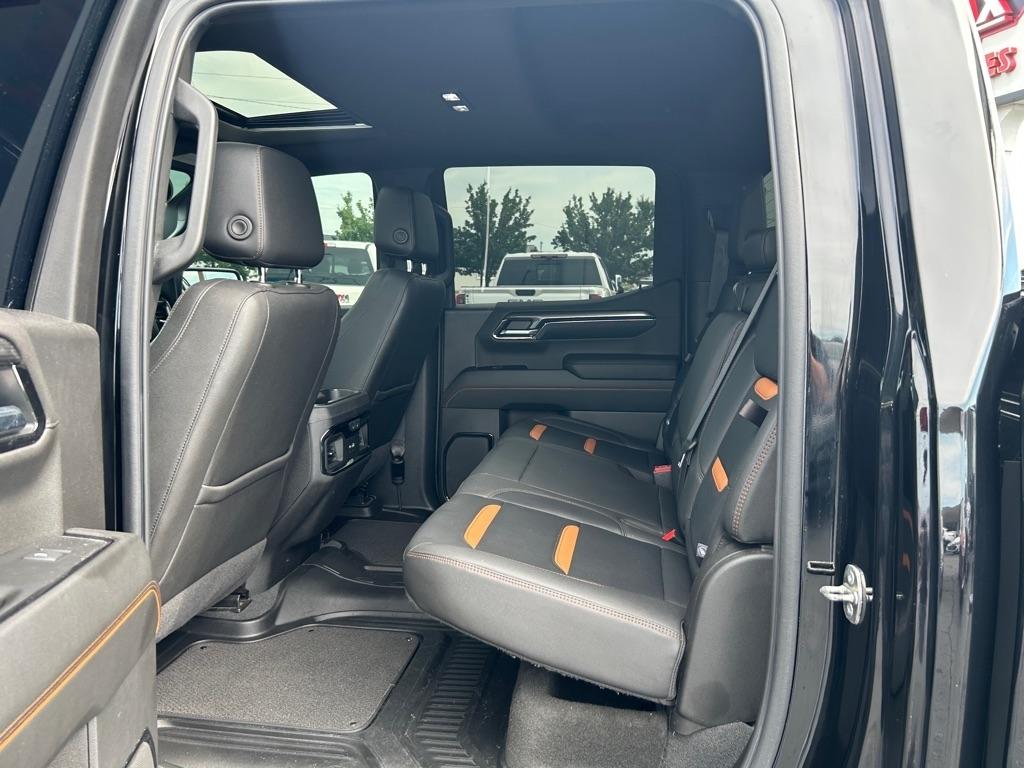 GMC Sierra 1500 AT4 Crew Cab 4WD 2022