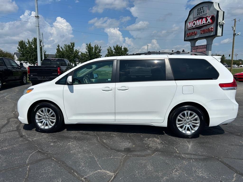 Toyota Sienna XLE FWD 8-Passenger V6 2012