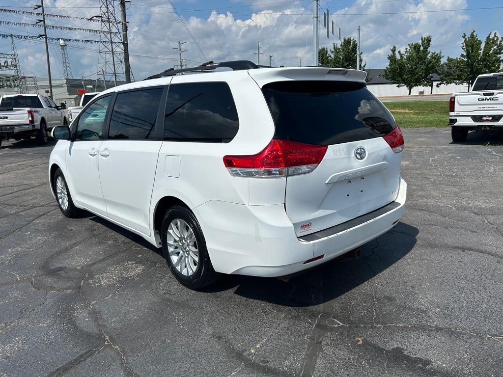 Toyota Sienna XLE FWD 8-Passenger V6 2012