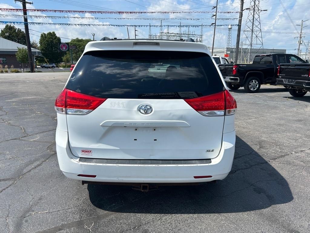 Toyota Sienna XLE FWD 8-Passenger V6 2012