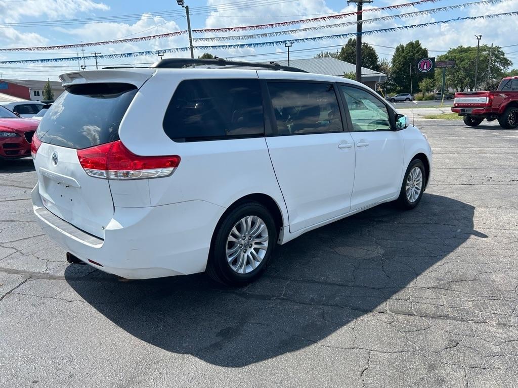 Toyota Sienna XLE FWD 8-Passenger V6 2012