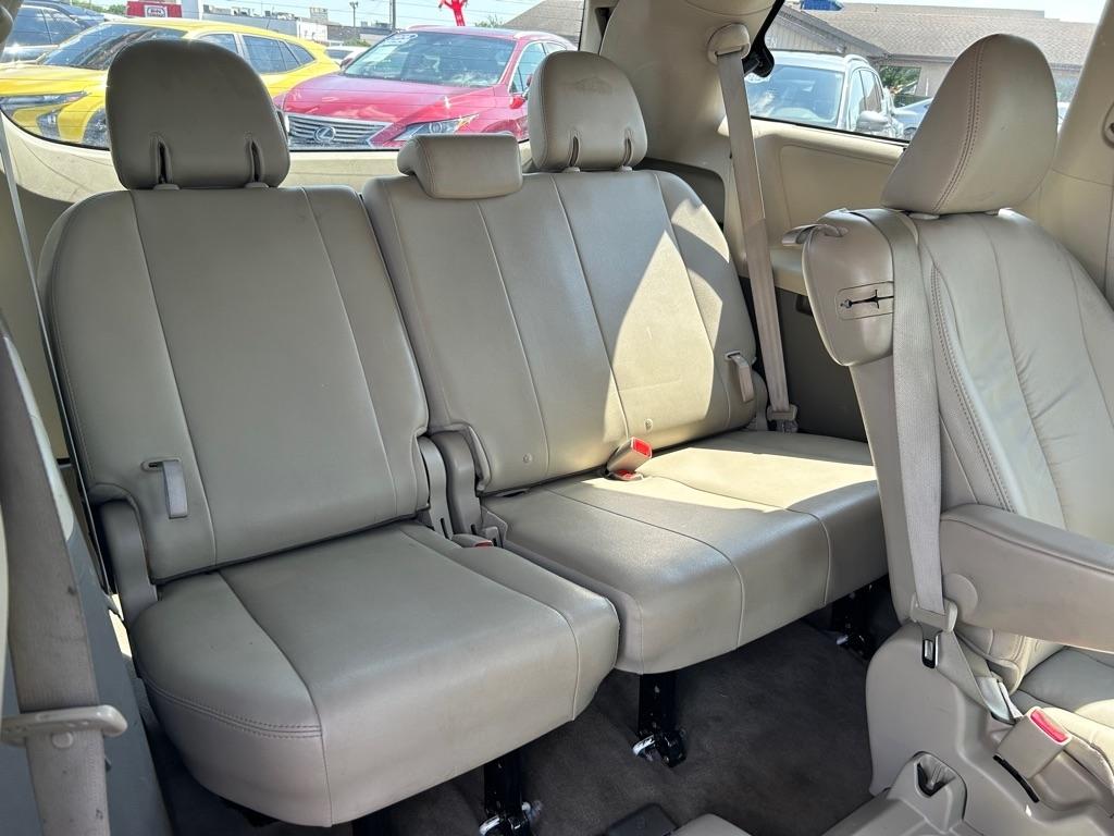 Toyota Sienna XLE FWD 8-Passenger V6 2012