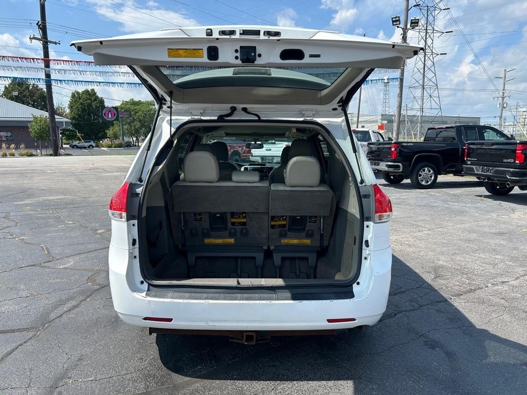 Toyota Sienna XLE FWD 8-Passenger V6 2012
