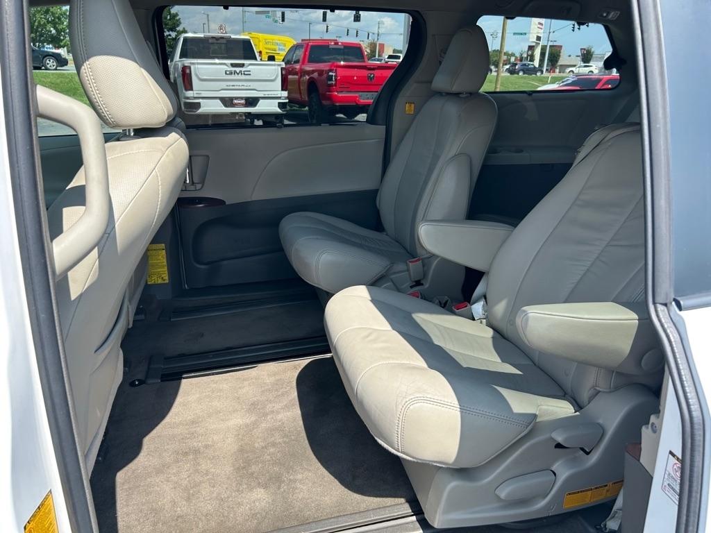 Toyota Sienna XLE FWD 8-Passenger V6 2012