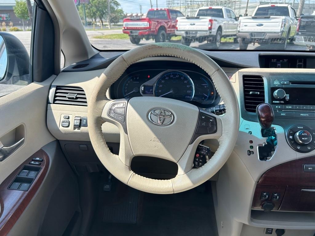 Toyota Sienna XLE FWD 8-Passenger V6 2012