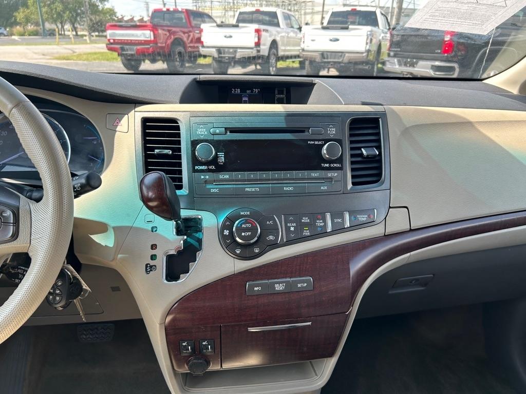 Toyota Sienna XLE FWD 8-Passenger V6 2012