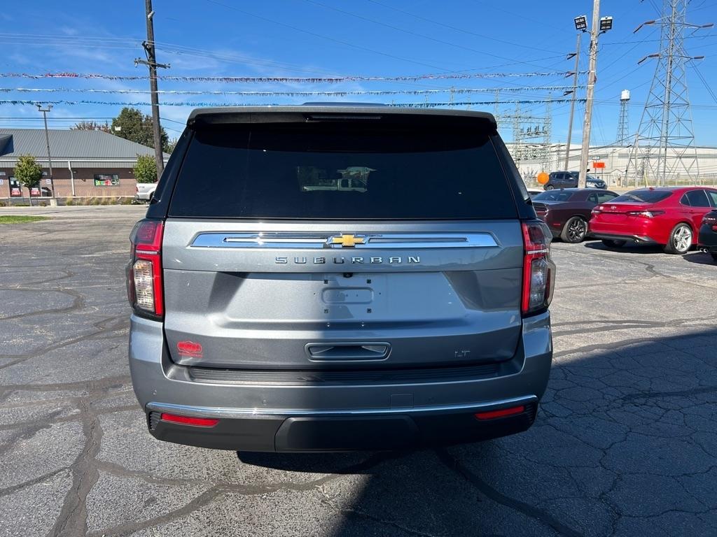 Chevrolet Suburban LT 4WD 2021