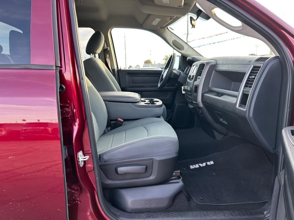 RAM 1500 Tradesman Quad Cab 4WD 2017