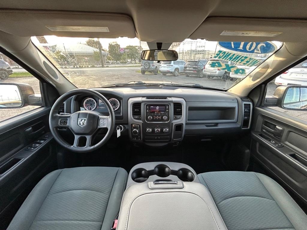 RAM 1500 Tradesman Quad Cab 4WD 2017