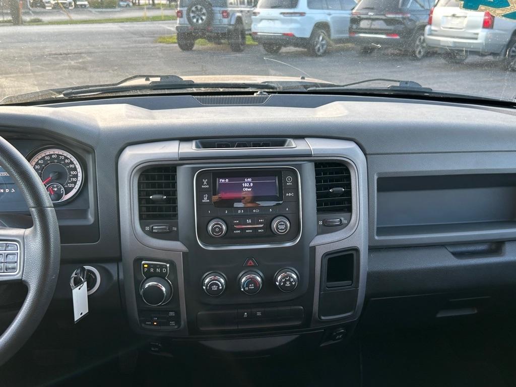 RAM 1500 Tradesman Quad Cab 4WD 2017