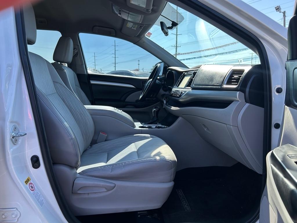 Toyota Highlander LE FWD V6 2016