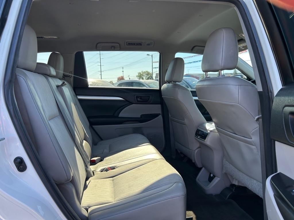 Toyota Highlander LE FWD V6 2016