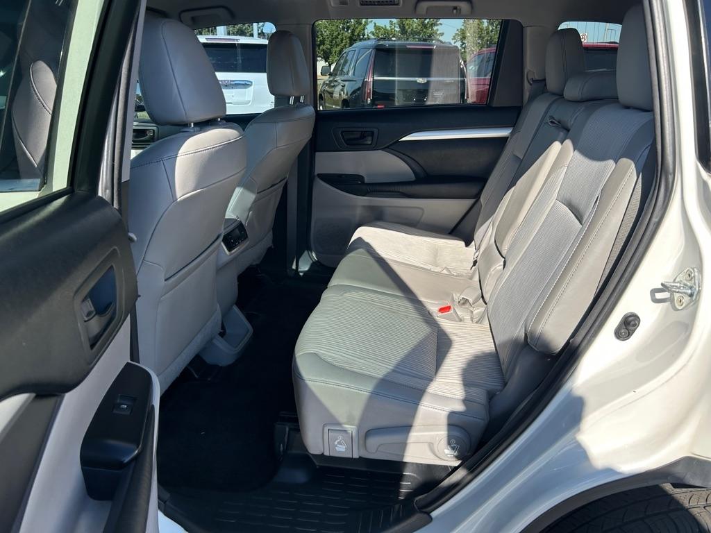Toyota Highlander LE FWD V6 2016