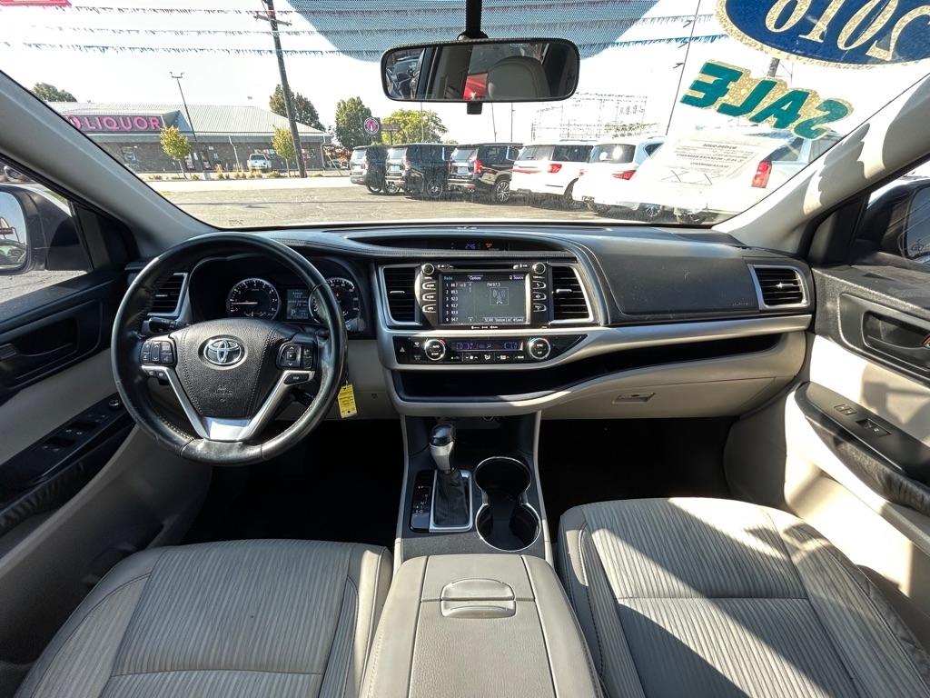 Toyota Highlander LE FWD V6 2016