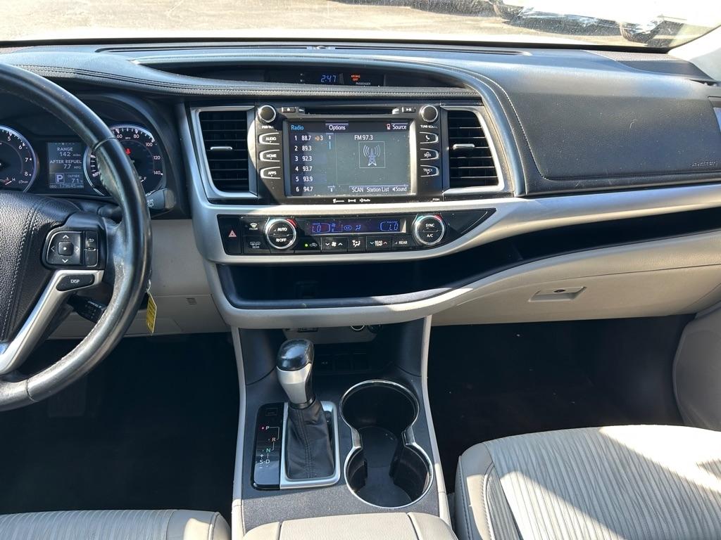 Toyota Highlander LE FWD V6 2016